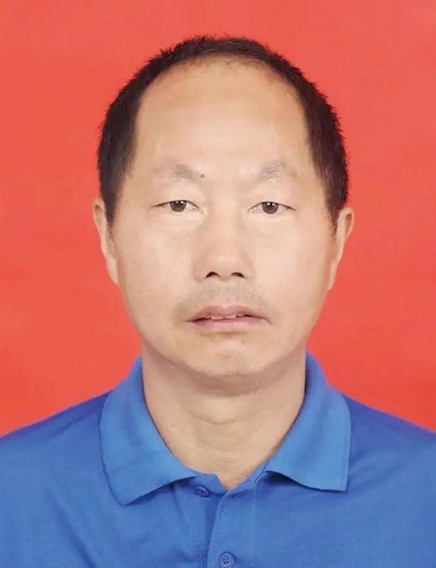 潘云峰(肢体) 西洞庭管理区金凤街道望洲社区居民2014年前,潘云峰一边