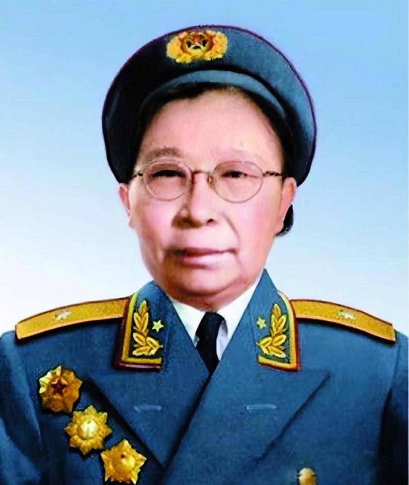 1955年开国女少将回家探亲面对毒打过自己的前夫她作何反应