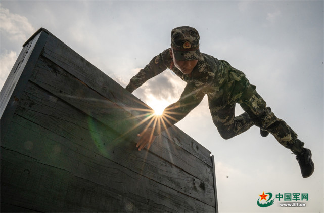 全力备战!武警广西总队钦州支队掀起夏季练兵热潮