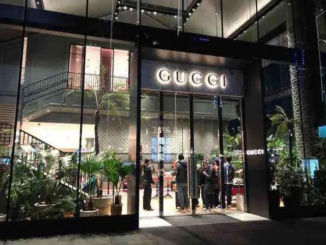 奢侈品gucci联名雨伞售价11100元,但不防水!想挡雨再掏3290