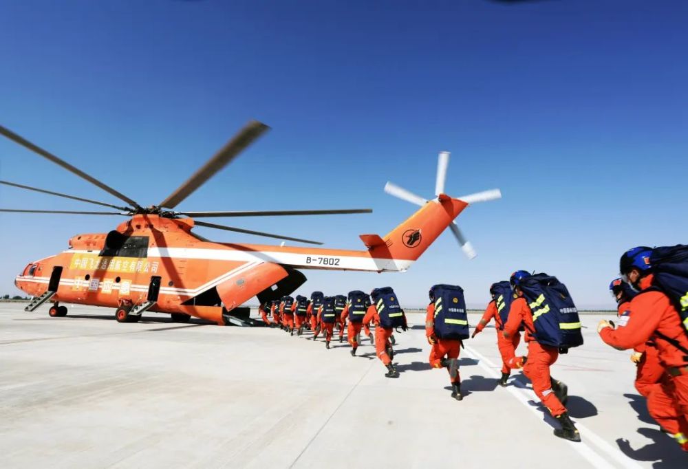 据甘肃省森林消防总队相关负责人介绍,米-26直升机不仅在地震救援中