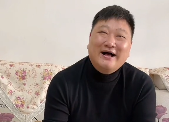 麻辣德子:鞠躬做菜第一人,从水泥工到四千万粉丝,他经历了什么