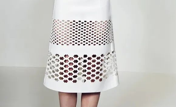 席卷时装界的激光镂空设计,到底有多美