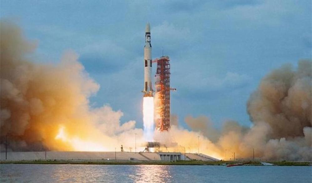 失败了！马斯克SpaceX最新火箭发动机测试，现场喷出大量烟云
