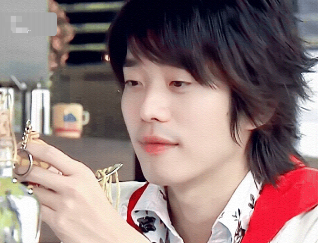 40岁张栋梁近照曝光,面容骨感又沧桑,同16年前判若两人