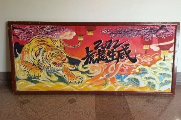 来两幅黑板报烘托下氛围由我们板报兴趣小组首先!一份挑战书!