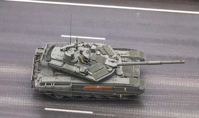 t90是苏联解体之后俄罗斯在之前的t72基础上研制的一种改进版本,因为