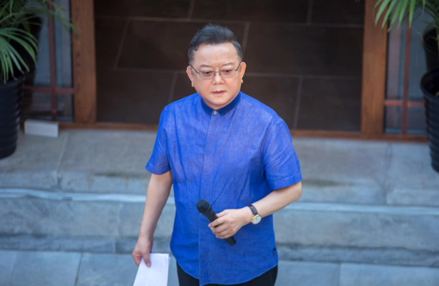 和大人王刚3婚娶小20岁娇妻今73岁节目中直言不敢退休