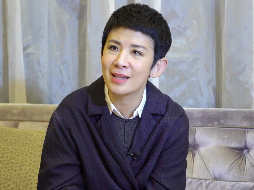 56岁吴君如近照穿短裙白皙美腿吸睛直言当初要演丑角很不开心