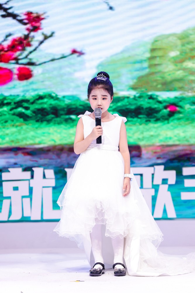 专访这就是歌手深圳最佳人气歌手李昭萱很开心在舞台上为大家演唱