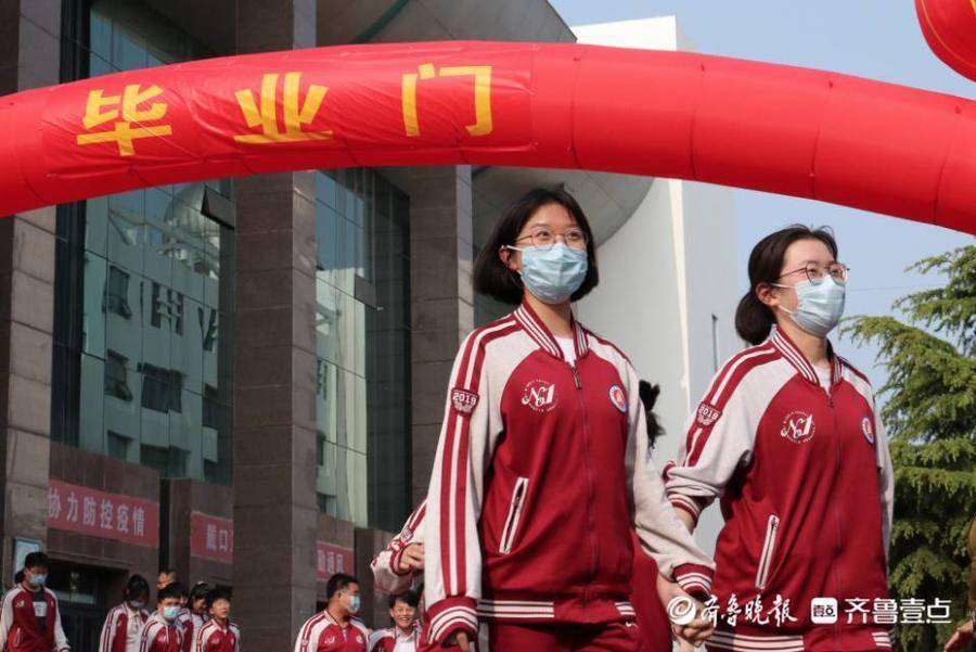 逐梦未来强国有我日照一中举行2022年毕业典礼