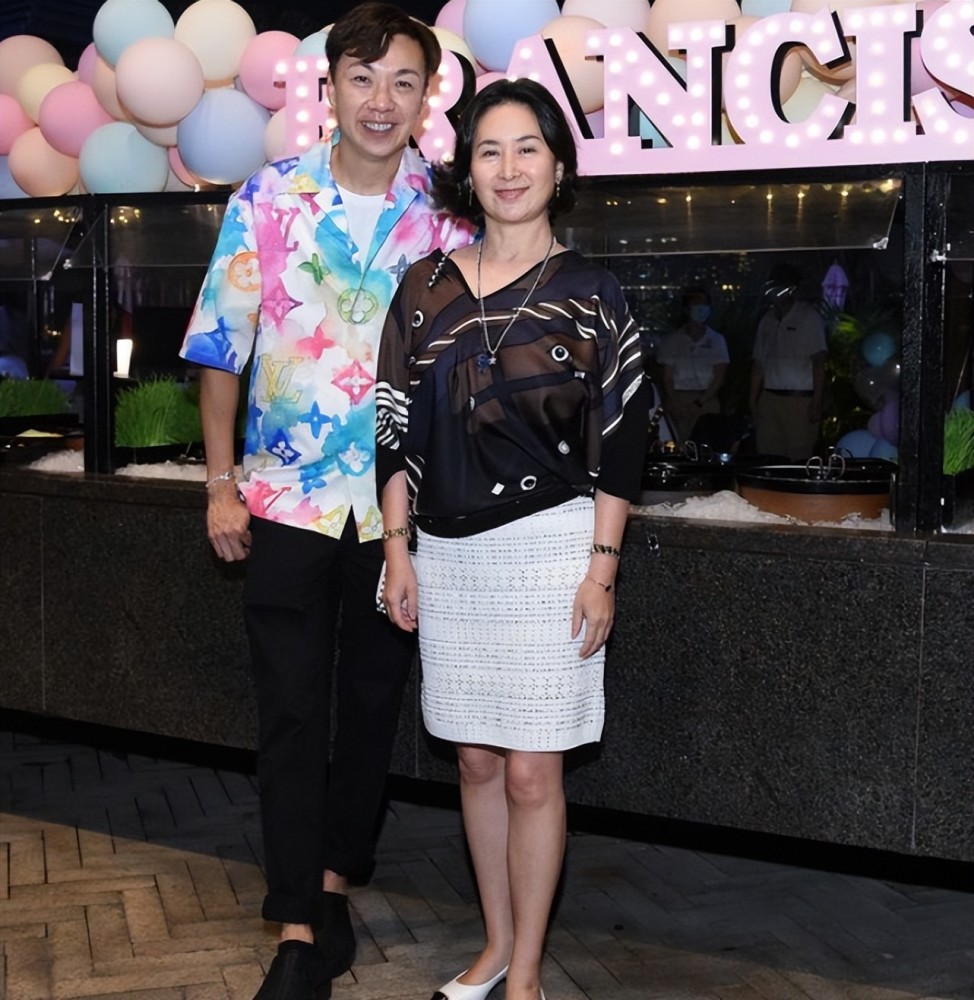 友情以上恋人未满何超琼连续2年为郑绍康庆生相识30年仍是朋友