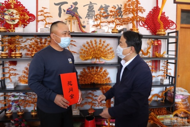 杜玉杰一行分别来到残疾人创业典型张宗军(滨州市首届"最美残疾人创业