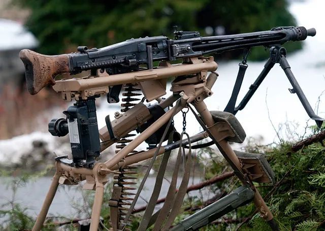 经典mg42机枪的另一个嫡系子孙,瑞士mg710机枪_腾讯新闻