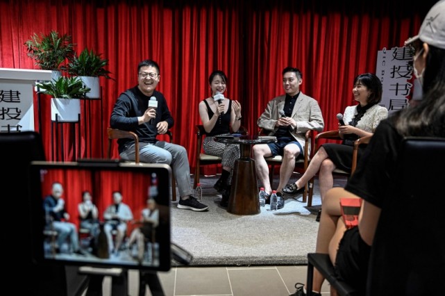 播客：客厅、都市摇篮曲与声音的河流_腾讯新闻