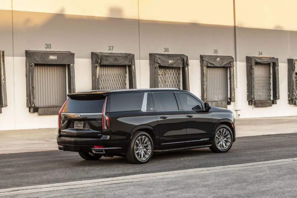 防弹版凯迪拉克凯雷德保持奢华的同时,享受前所未有的安全!_腾讯新闻