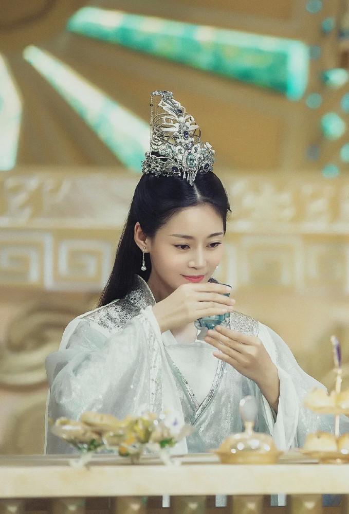 当王媛可换上粗麻布衣才懂什么是骨相美人原来美貌遗传母亲