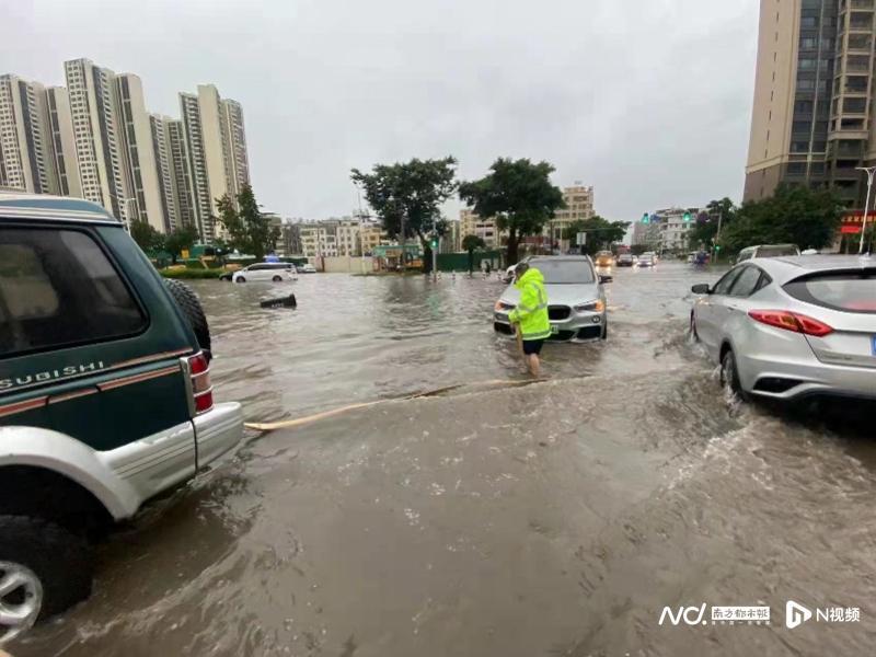 暴雨袭击惠州，蛟龙应急救援中心兵分几路巡街救援四个人坐车乘车礼仪