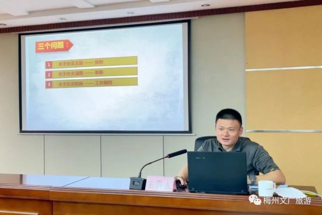 该局办公室负责人胡小龙围绕oa系统的特点,功能模块,操作流程和使用