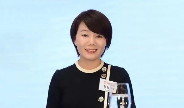 海底捞"一把手"杨丽娟:从服务员到上市公司女总裁,经历了什么