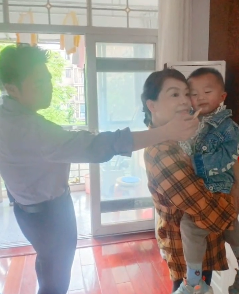 真卑微铂金发文许敏不敢直接联系郭威讨好田静也是为了儿子