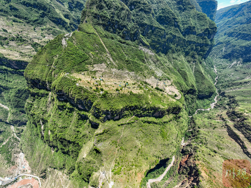 c视频丨鸟瞰悬崖村看见新风景
