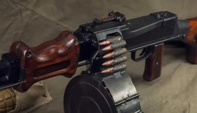 56式轻机枪:我军枪械装备史上,火力最为凶猛的轻机枪