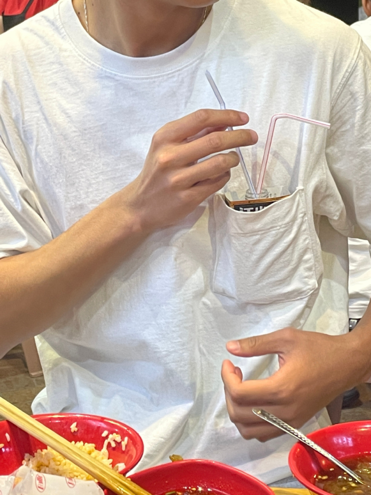 怎么会有人爱用吸管喝酒?_腾讯新闻