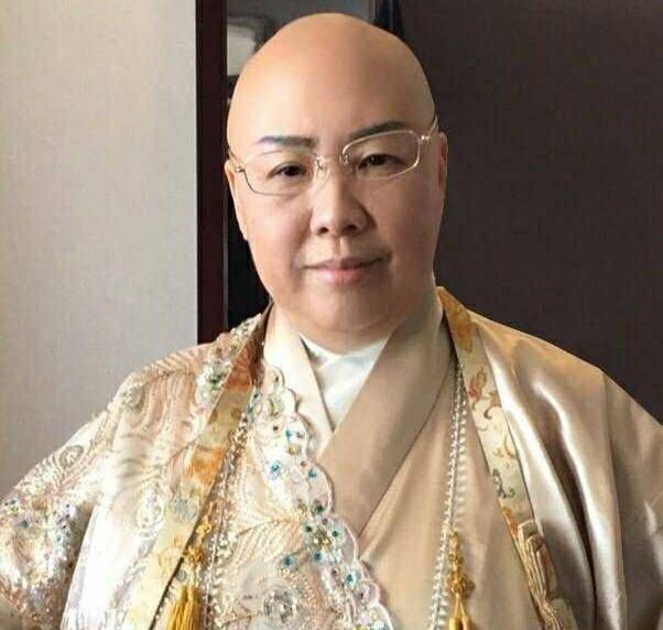 费玉清67岁姐姐号"恒述法师",出家生活奢靡欠千万巨债