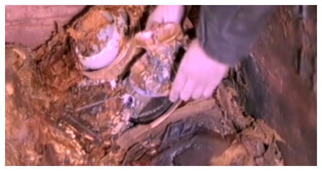 明定陵发掘唯一真实影像,郭沫若徒手取宝,酿成考古界最大悲剧