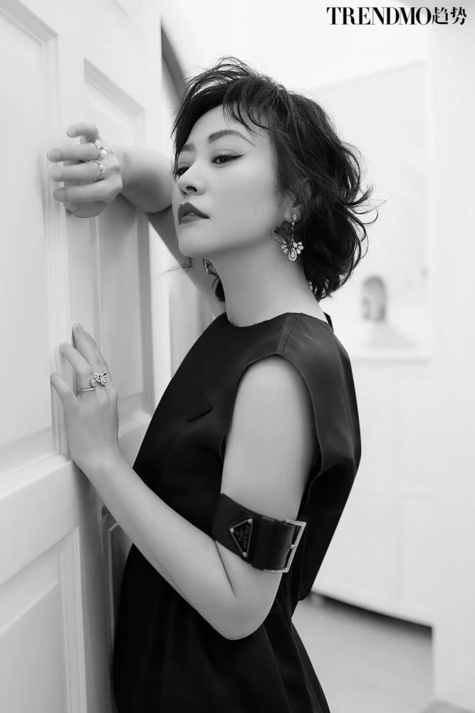 演员郝蕾《trendmo趋势》六月封面大片,演绎复古优雅贵妇格调_腾讯