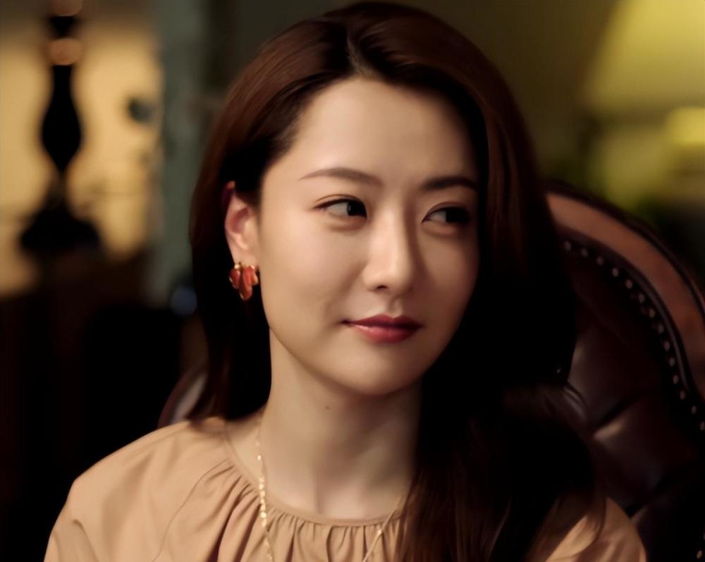 请叫我总监白冰太美了一上线就惊艳全场但表演上缺少亮点