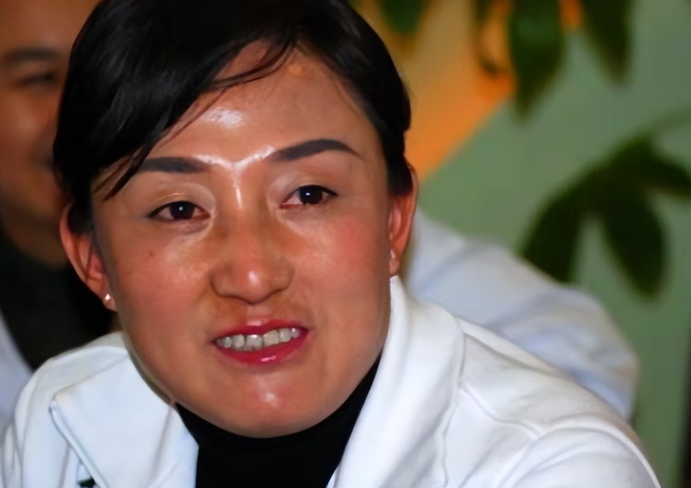 举重冠军邹春兰:因伤退役几经波折当上小老板,没孩子成最大遗憾_腾讯