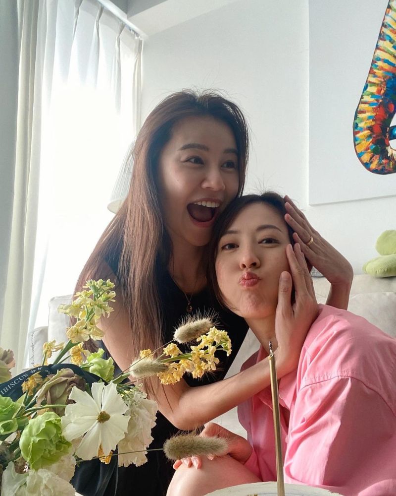 黄翠如为唐诗咏补过生日 两人贴脸用搞怪表情合影显闺蜜情深插图4