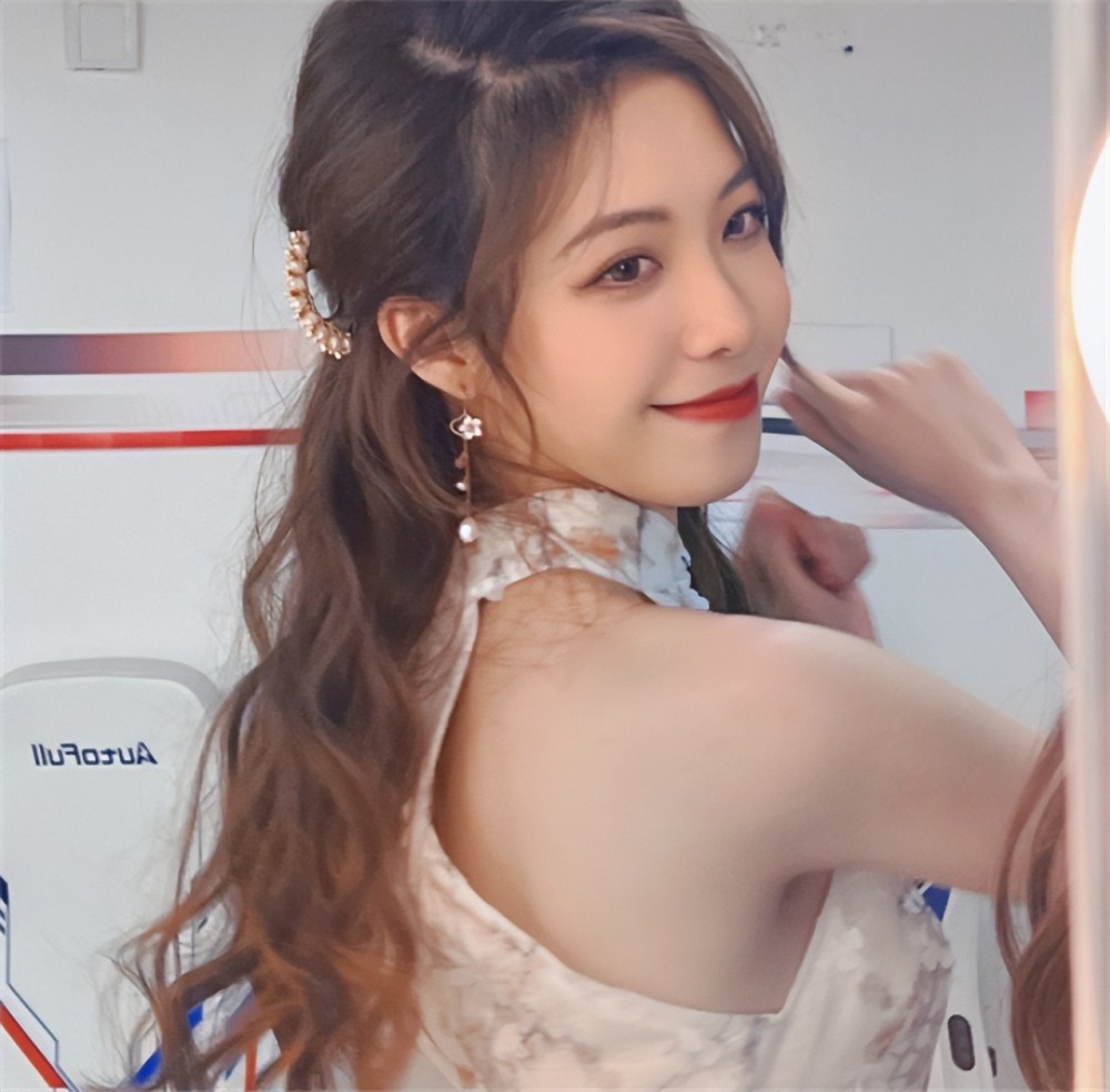 余霜为rng连发13条动态希然却在搞rng选手心态采访后道歉