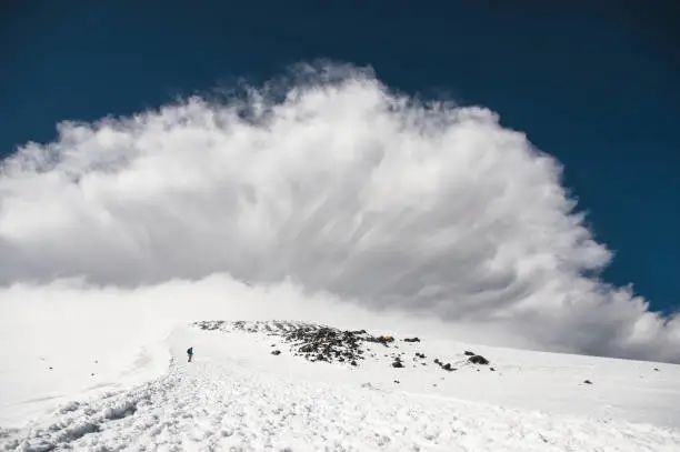 香帅解读4月金融数据：贷款“雪崩”，存款上升，意味着什么？