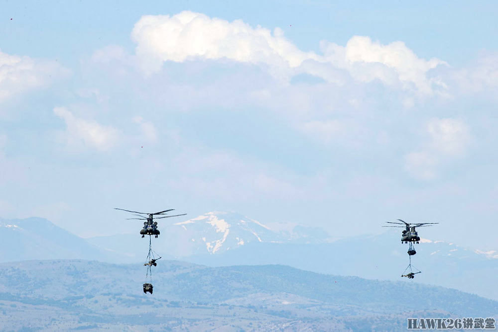 英军远赴马其顿参加多国演习展示榴弹炮蛙跳战术迅速轰击敌军