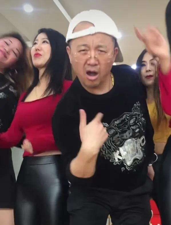 河南网红丹娜一年两次在山东"挨打",是炒作还是另有隐情?