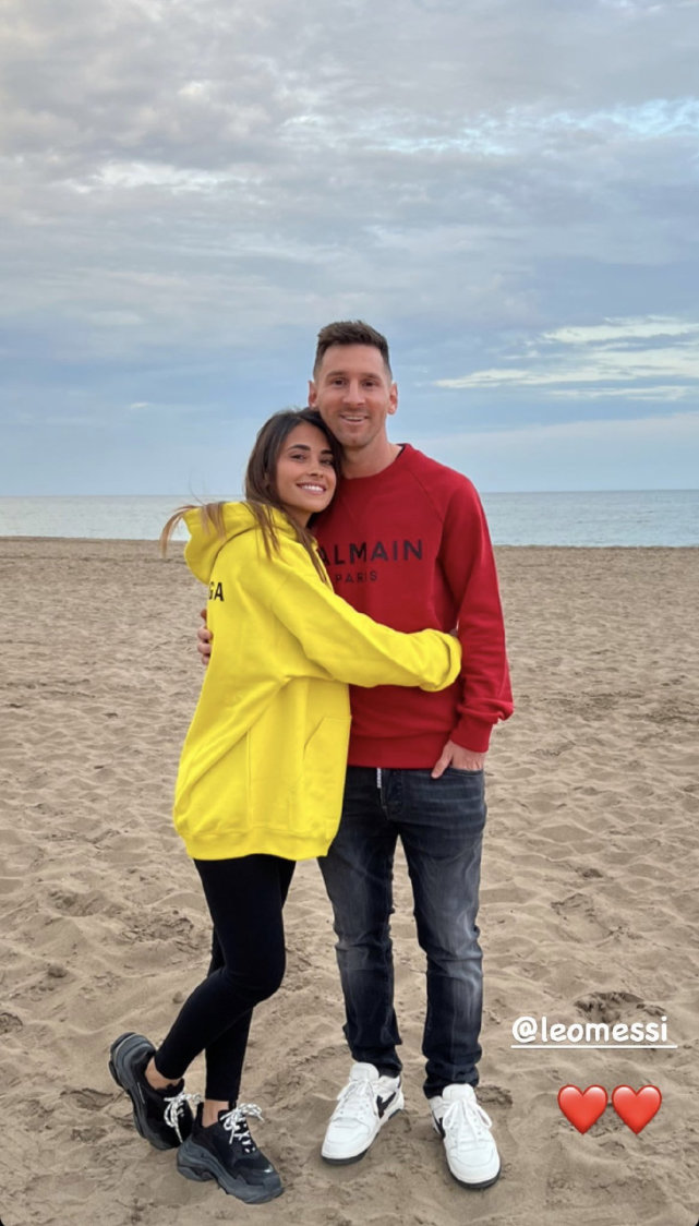 梅西好福气!34岁妻子生三胎,身材仍完美似少女,气质碾压乔治娜