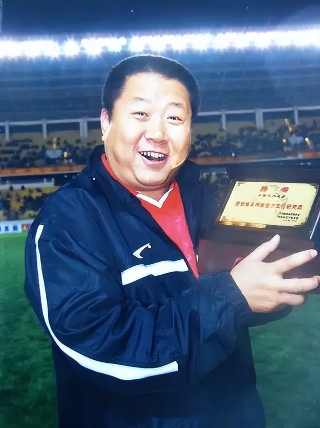 牛振华,是国内著名演员,国家一级演员,参演过《站直啰!