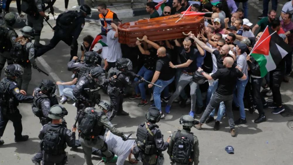以色列警察推搡哀悼者，遇袭身亡女记者葬礼出现混乱一幕中医古法逆龄术彭温雅免费织梦源码网