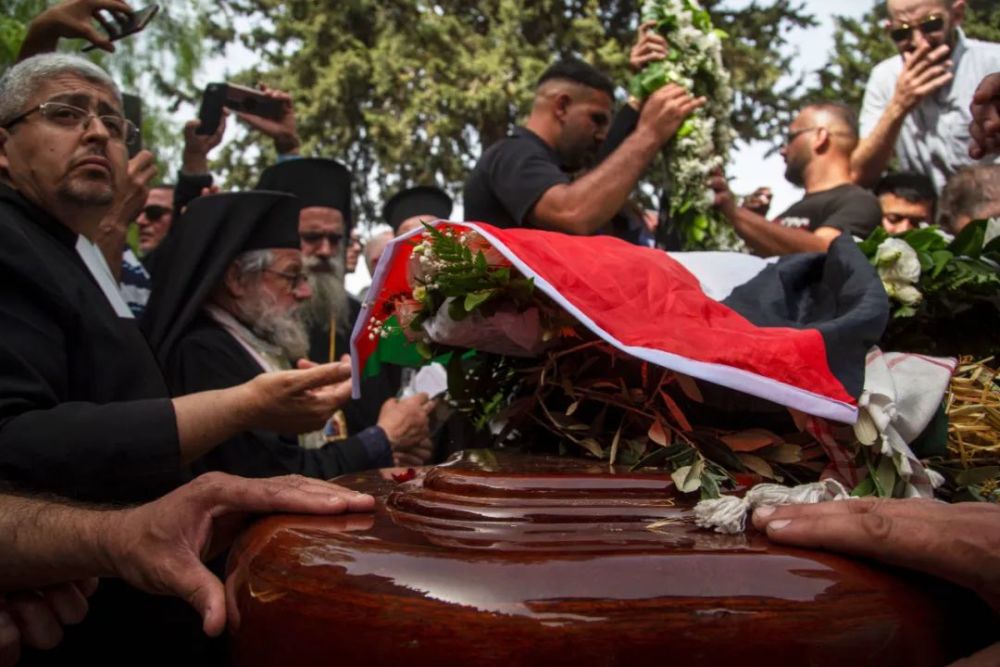 以色列警察推搡哀悼者，遇袭身亡女记者葬礼出现混乱一幕中医古法逆龄术彭温雅免费织梦源码网