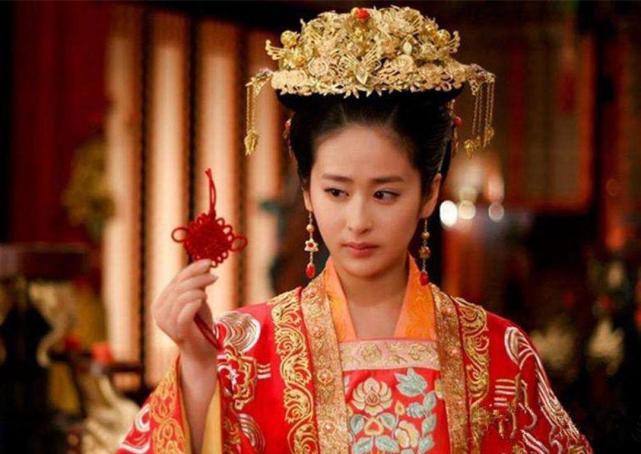 公主当着驸马面与人欢好他竟帮着望风然因此物泄密众人皆悲