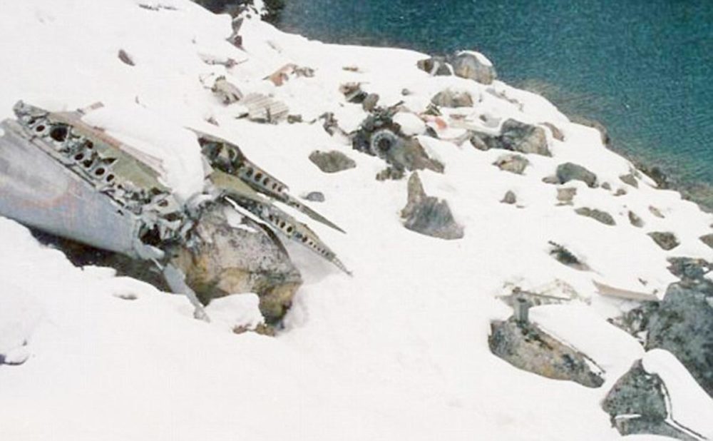 只要看着闪闪发亮的飞机残骸就能一路飞到云南,而在驼峰航线上坠毁的