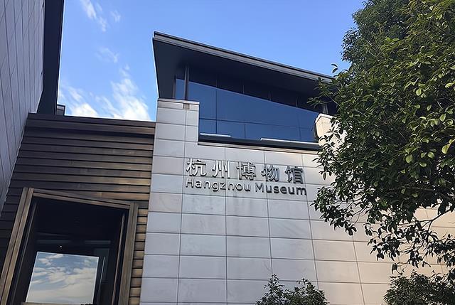 杭州博物馆位于西湖风景区,分为南北两个馆区.