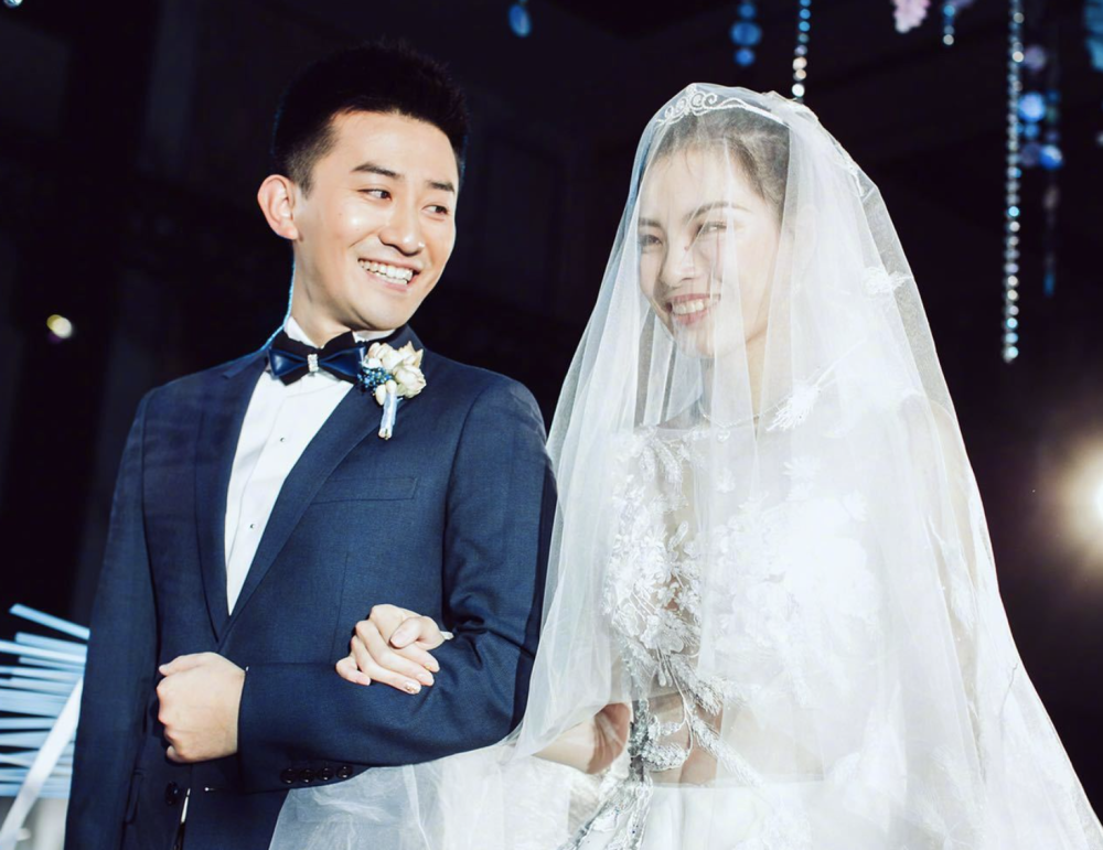 娶到"跳水女皇"的张效诚:和吴敏霞相守12年不惧流言,想生三胎_腾讯