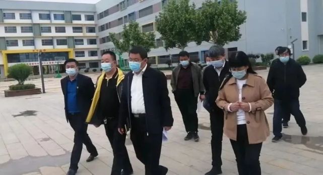 武强县领导到衡水街关中学调研疫情防控和开学准备