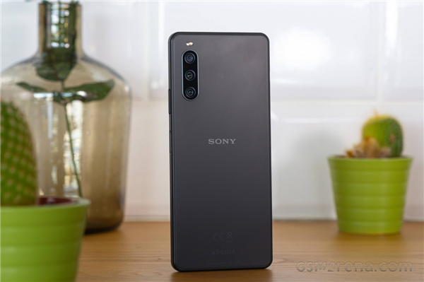 60hz屏手机卖3500元老外评索尼xperia10iv续航惊人价格太贵