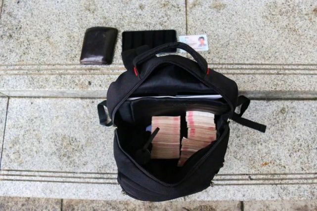 永州武警拾金不昧 20万现金完璧归赵