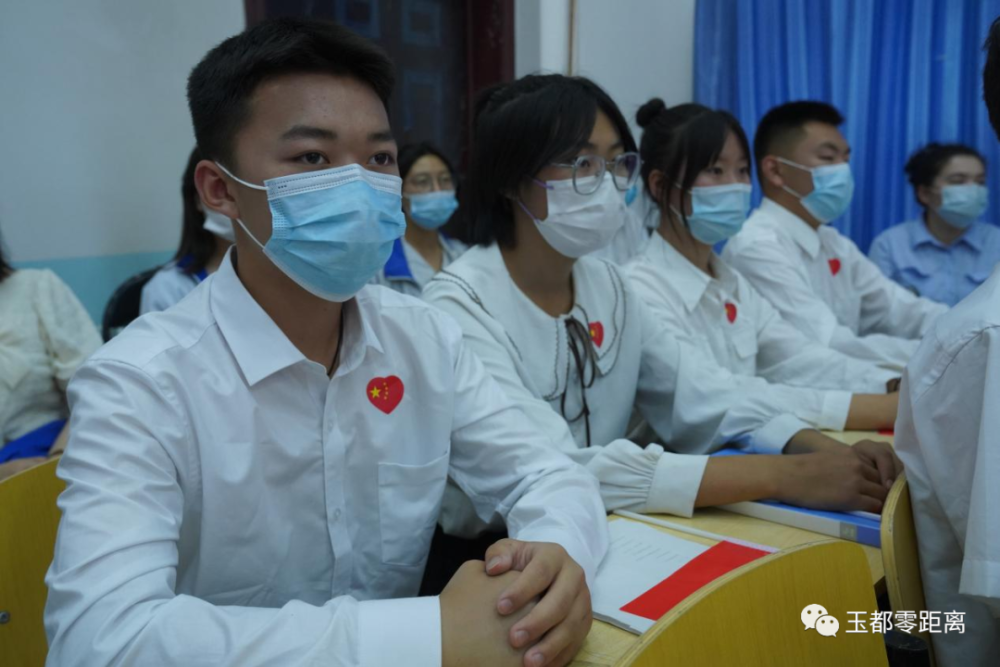 文化润疆读经典诵书香中华经典诵读走进和田市第一高级中学